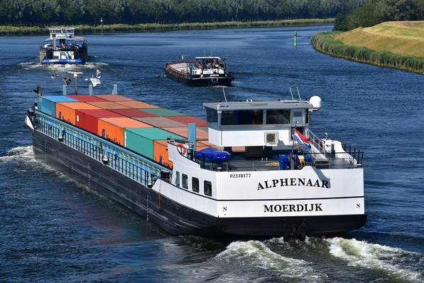 Emission-free inland shipping based on interchangeable battery containers charged with renewable power is an important step for a more sustainable transport sector.