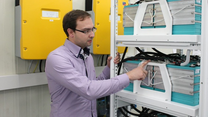 Commercial energy storage takes new technologies to manufacturers and the industry.