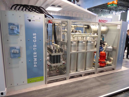 Due to its size and load flexibility, H-Tec's ME 100/350 electrolyser is ideal for supplying hydrogen filling stations.