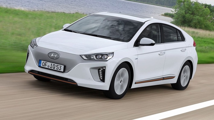 The Hyundai Ioniq Electric has a range in daily conditions of around 190 kilometers.