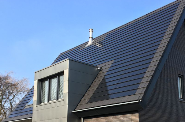 The Planum PV seamlessly integrates into the roof.
