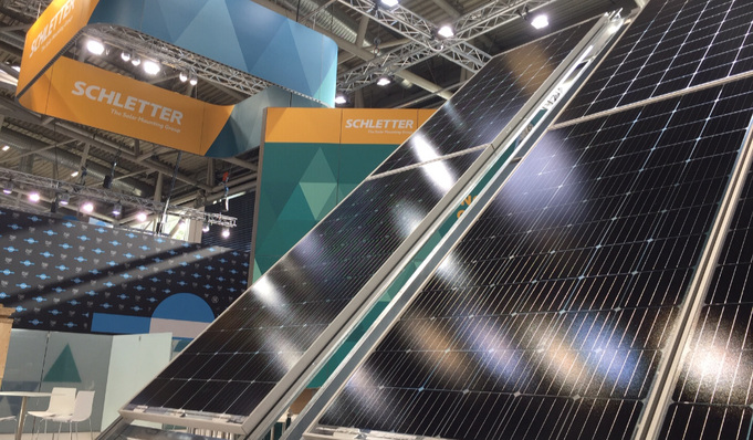 With its self-locking mechanism, the new tracker is as stable as a fixed mounting system.