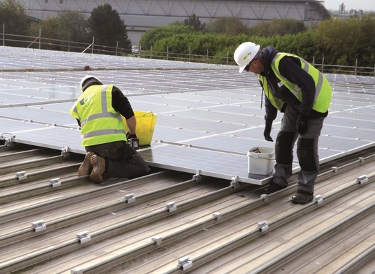 No rails any more, just clamps to mount the modules directly on the roof.