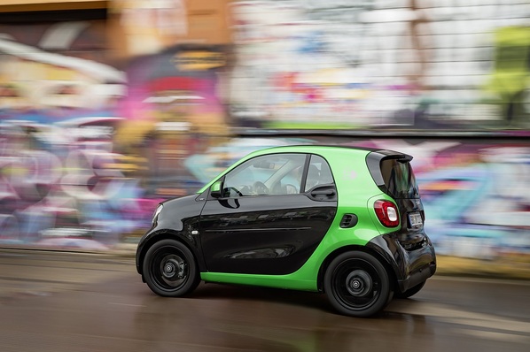 The Smart Electric Drive has a norm range of 160 Kilometers and a real driving range of around 120 kilometers.