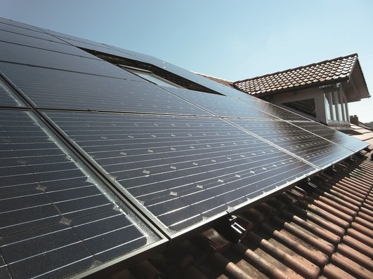 Solar modules are the heart of your photovoltaic installation. Find out more about solar panel costs and solar panel prices, solar moduels efficiency, solar modules quality and correct solar modules installation in our comprehensive overview.