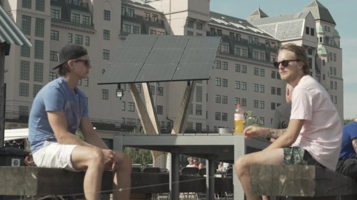 The Sun Tree in Oslo is a social meeting place where you can charge anything from mobile phones  and computers to electric grills, guitar amps or food truck equipment - all powered by the sun.