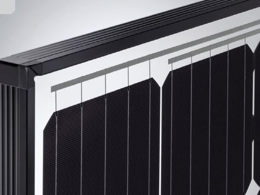 The Sunmodule Bisun glassglass technology ensures mechanical durability and improved degradation behavior.