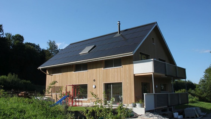 The panels’ smaller size allows more efficient use of the available roof area.