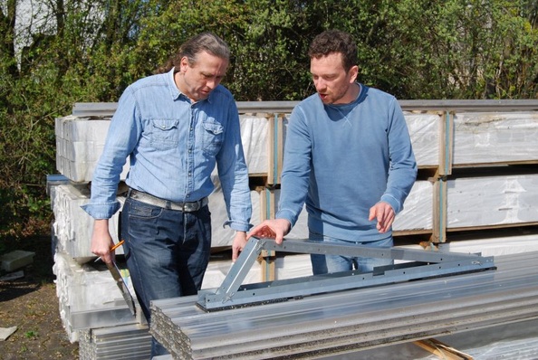 Heiko Schwarzburger (left) of pv Europe an Markus Ziegler of T.Werk discuss the new Triton system.