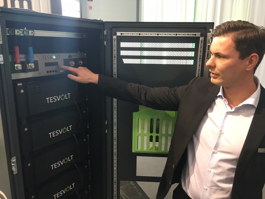  Simon Schandert, Director of Engineering at Tesvolt, explains the special battery management system.