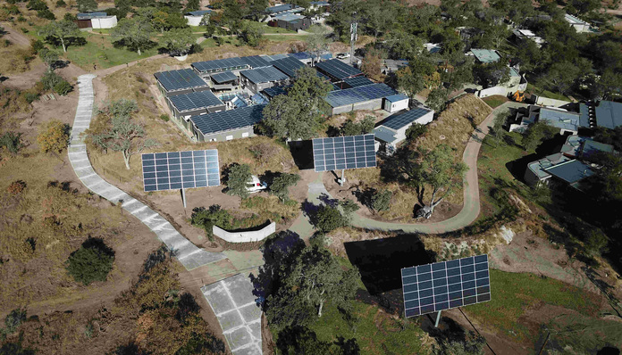 The electricity is supplied by three solar arrays: three trackers, solar roofs and a solar carport.