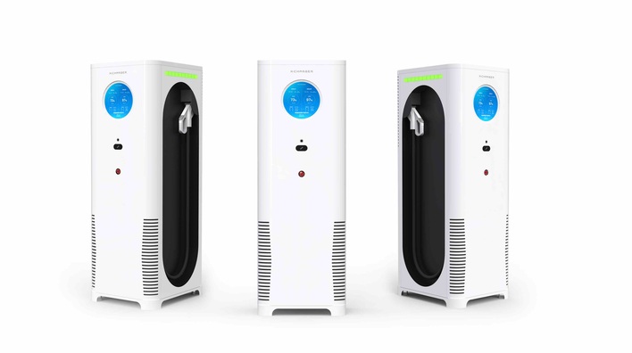 XCharge`s Momentum: electric vehicles can be charged using all voltage levels, Tesla drivers can use an adapter.