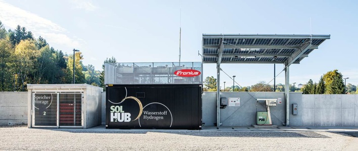 The Fronius SolHub forms the central piece around which the entire project revolves.