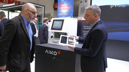 Christian Peter (right), CEO of AIKO Energy Germany, outlines the outstanding performance of the new modules.