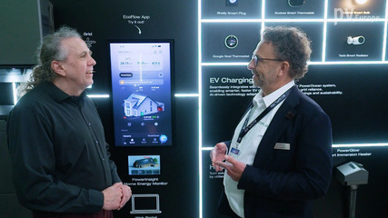 Peter Gutendorf (right) provides insights into the new solutions offered by EcoFlow.