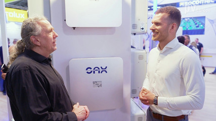 Vinzent Weiler (right) goes into the many details of the powerful SAX Power storage system.