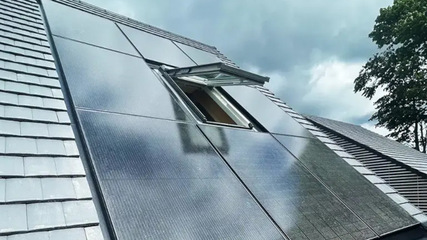 Keylite roof window with Viridan solar panels