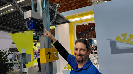 Eliav Rodman from Solargik shows where the tracker does its thinking