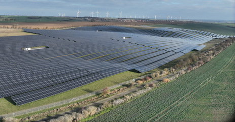 The Gerbstedt solar park in Saxony-Anhalt, completed in late autumn 2025, has a capacity of 53.5 MW and was developed by WPD. The 26 MW Gerbstedt wind farm can be seen in the background.