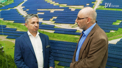 CEO Esref Deniz (left) explains the ENTEGRO strategy