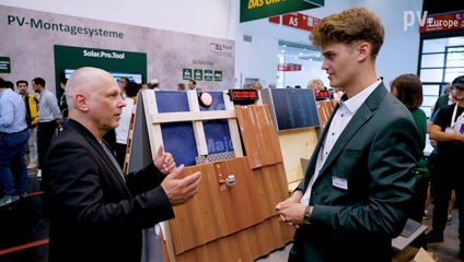 Maximilian Schletter (right) is expert in mounting systems